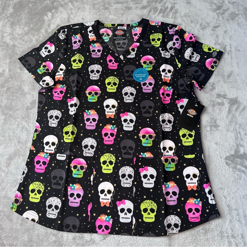 Dickies Scrub Top Halloween Women’s Small New W Tags Medical Skulls